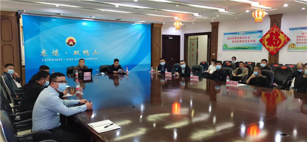 山東科技大學(xué)實(shí)用礦山壓力研究中心主任石永奎教授、郝建博士應(yīng)邀赴龍煤雙鴨山礦業(yè)集團(tuán)進(jìn)行技術(shù)交流